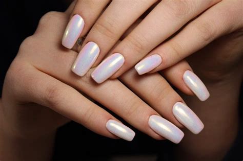 Idee Per Nail Art In Bianco Latte Gesso E Perlato DonnaD Unghie