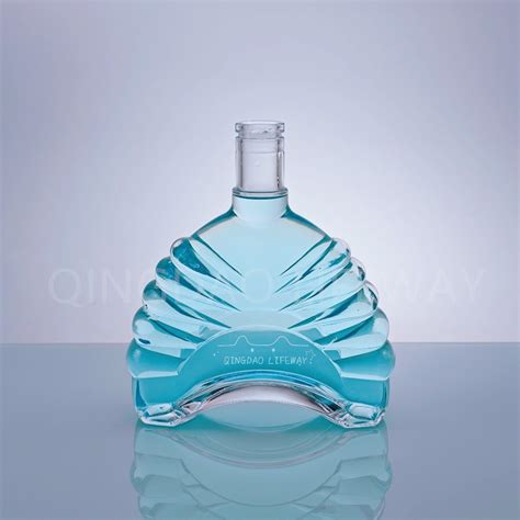 Customized 700ml Super Flint Glass Liquor Spirit Bottle For Vodka