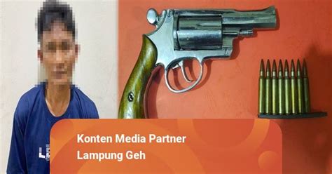 Peluk Dan Todong Pistol Ke Kepala Pelajar Di Lampung Pria Ini