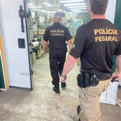 PF combate organização criminosa que atua no contrabando de cigarros de