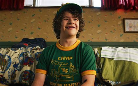 La Star Di Stranger Things Gaten Matarazzo Torna A Broadway