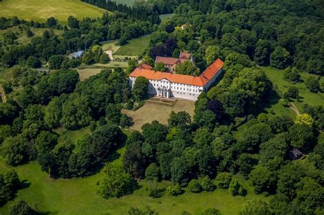 Selm Cappenberg von oben Gebäude und Parkanlagen des Schloß