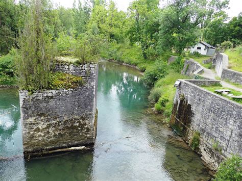 Photo à Sauveterre de Béarn 64390 Le gave d Oloron au pied du pont