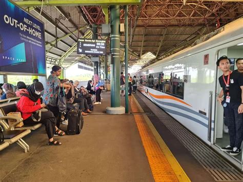 Penyesuaian Pola Keberangkatan Kereta Api Jarak Jauh Di Stasiun Gambir