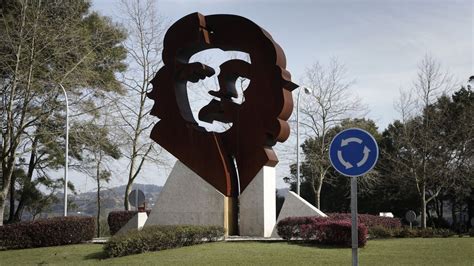 La Estatua Del Che Guevara En Oleiros Quince Años De Una Glorieta