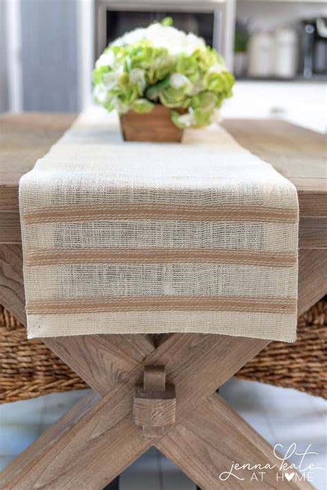 No Sew Burlap Table Runner A Quick And Easy Fall Diy Project Table