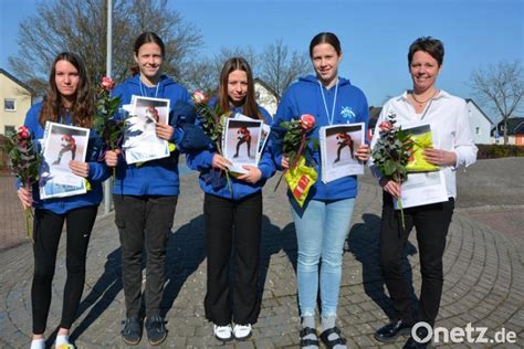 Sch Lerinnen Aus Mitterteich Gewinnen Landesfinale Im Eisschnelllaufen