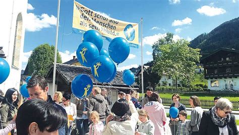 Woche F R Das Leben Kirche H Lt Menschenw Rde Hoch