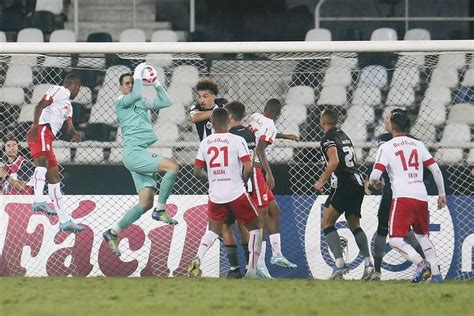 Ouça ao vivo Botafogo recebe o Red Bull Bragantino no Estádio Nilton