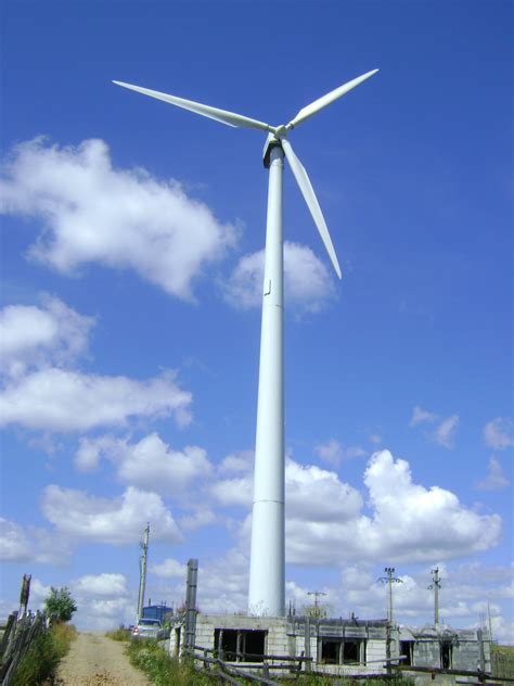 File:Tihuta Pass wind turbine.JPG - Wikipedia