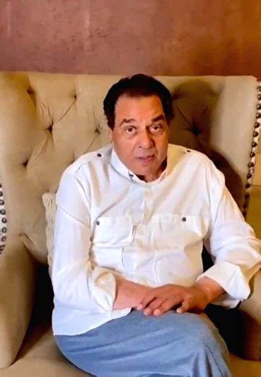 Free Photo Dharmendra Pays Emotional Tribute To Dilip Kumar