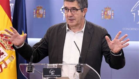 El PP carga contra los paseos por la Comunidad de Patxi López que