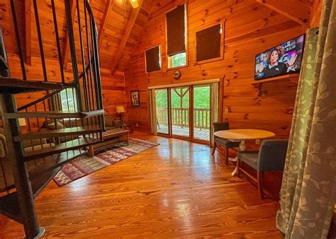 Wolf Den Cabin In Purlear Nc Cozy Retreat For Guests