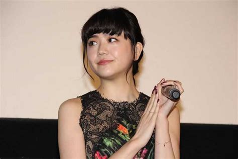 【写真 8 13枚】松井愛莉：黒シースルー＆レースで“透け感”たっぷり 花柄ロングワンピで大人っぽく Mantanweb（まんたんウェブ）