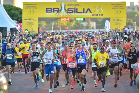 Maratona Monumental De Bras Lia Re Ne Quase Mil Corredores Contra