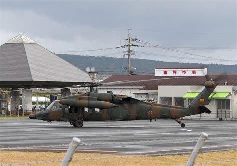 陸上自衛隊 Mitsubishi Uh 60ja 43125 喜界空港 航空フォト By くーぺいさん 撮影2020年12月02日