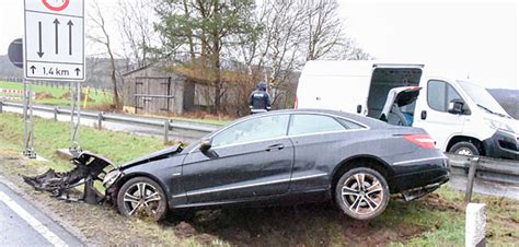 Alleinunfall Auf B Bei Marbach Fahrer Kann Sich Befreien