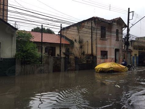 Aumentan A 20 Los Muertos Por Las Lluvias Torrenciales En El Estado De