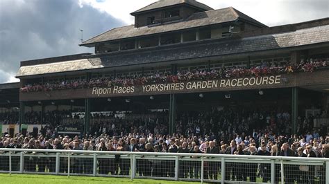 Ripon Racecourse Go Racing Yorkshire Horse Racing