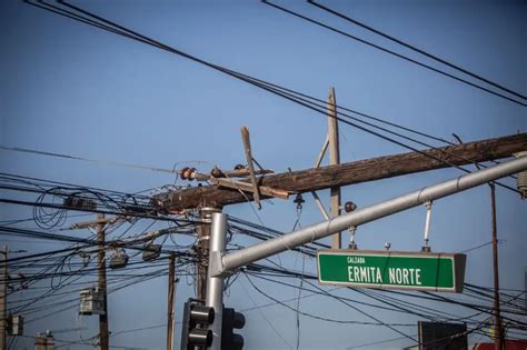 La Jornada Tren de carga de Tijuana derriba 7 postes y causa daños en