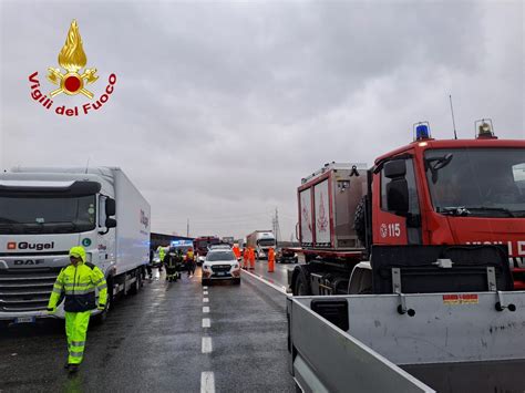 Incidente In Autostrada Ad Arluno Tre Feriti Code E Rallentamenti