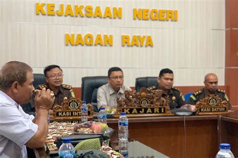 Kajari Nagan Raya Silaturahmi Dengan Insan Pers Waspada