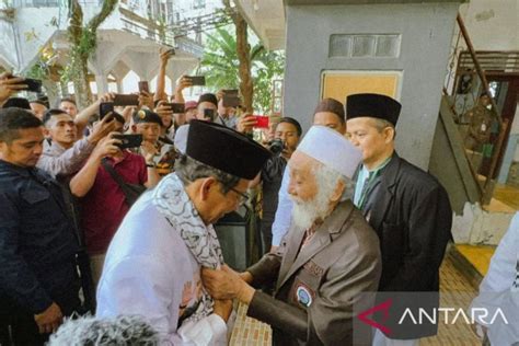 Mahfud Dapat Doa Khusus Dari Abuya Muhtadi ANTARA News