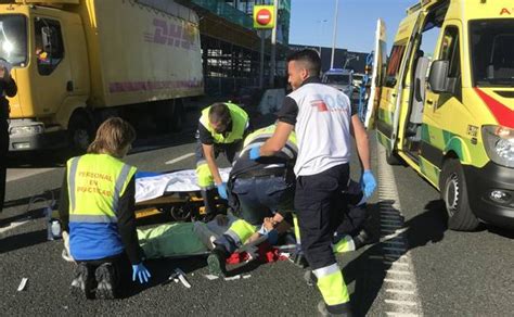 Una Mujer Resulta Herida Leve Tras Empotrar Su Moto Contra La Trasera