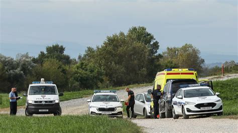 Foto Prevrnuo Se Terenac S Policajcima Jedan Poginuo