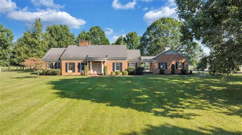 Colonial Style Home For Sale In Pulaski County Va Auctions United