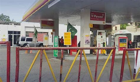 Crackdown On Smuggled Fuel Sindh Closes 176 Petrol Stations To Ensure