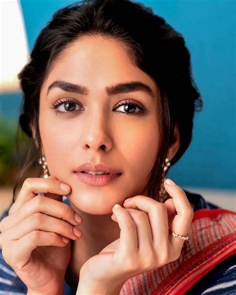 Mrunal Thakur Finds This Actor Way Too Hot Get Ahead