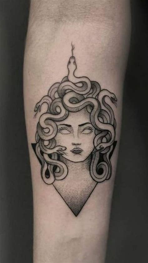 21 Tatuagens de medusa Inspiração e significado surpreendentes