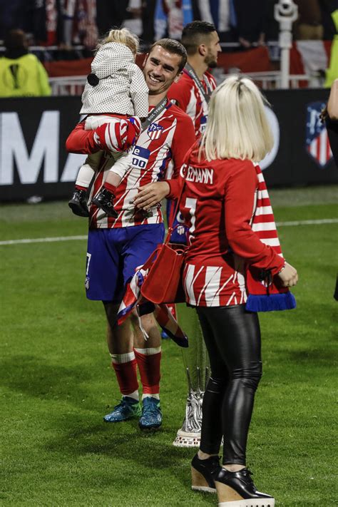 Photo Antoine Griezmann Sa Femme Erika Choperena Et Leur Fille Mia