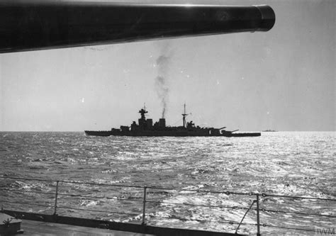 Battlecruiser HMS Hood seen from HMS Renown, circa 1940 [1843 x 1295 ...