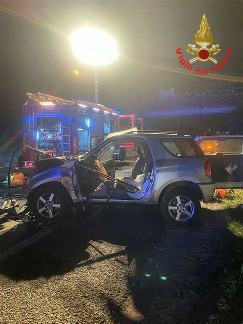 Incidente Sulla Milano Meda Auto Contromano Si Schianta Contro Altre