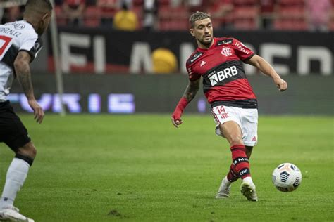 Arrascaeta do Flamengo sente dores na região posterior da coxa