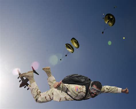 paratrooper run  life