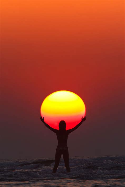 Awesome Perfectly Timed Sun Photography - Top Dreamer