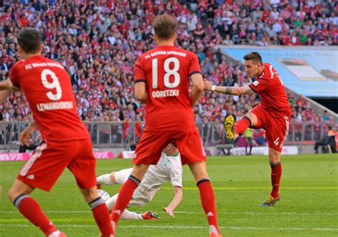 FC Bayern kämpft sich gegen Werder Bremen zum Sieg Bilder und