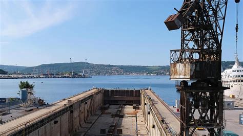 Il Porto Di Trieste Si Apre E Svela Larea Dellex Ferriera Il Piccolo