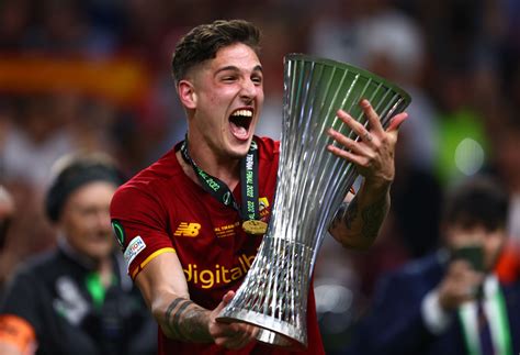 Download A S Roma Nicolò Zaniolo Sports HD Wallpaper