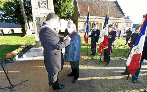 Commémoration de lArmistice à Ploujean et Morlaix Henri Beuzit décoré