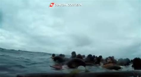 Nuovo Naufragio Al Largo Di Lampedusa 42 Migranti Salvati Ci Sono Tre