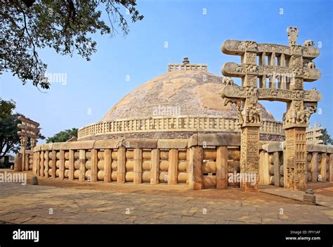 The Entrance Great Stupa Sanchi Hi Res Stock Photography And Images Alamy