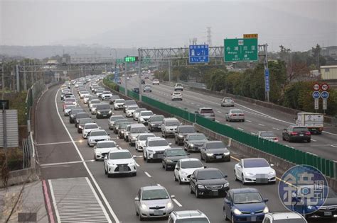 收假車潮湧現時速不到40公里 高公局曝「下午地雷路段」