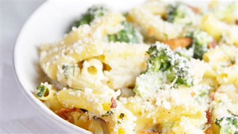 Cheesy Broccoli And Bacon Pasta Bake Parade