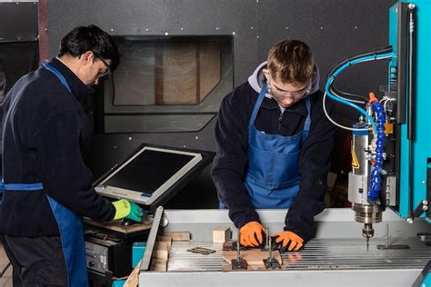 Estudio De Una Fresadora Para El Procesamiento De La Madera Foto Premium