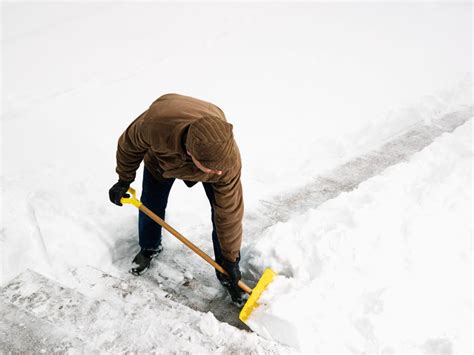 Snow Shoveling Tips To Avoid A Heart Attack Or Stroke Uchealth Today