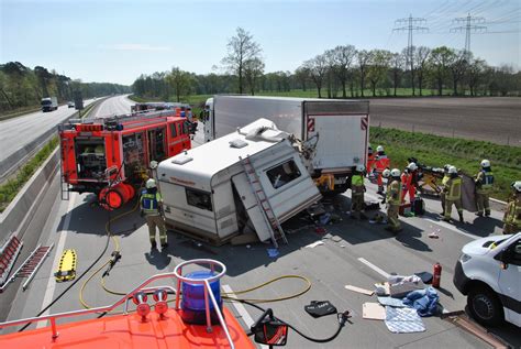 Fw Pi Quickborn Schwerer Verkehrsunfall Auf Der Bab Fordert Vier